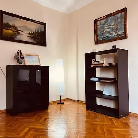 Spacious 2br Near Taksim 아파트
