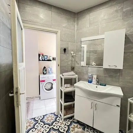 Spacious 2br Near Taksim * 이스탄불